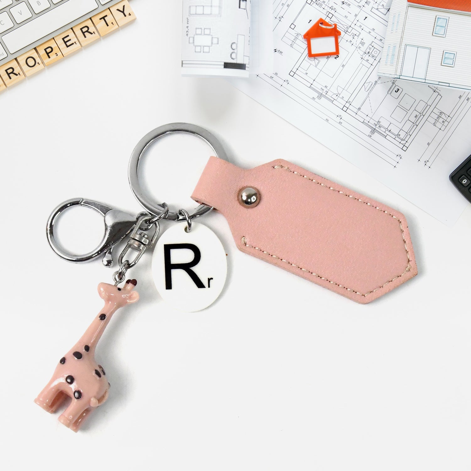 Charming Giraffe Keychain – A Touch of Whimsy for Your Everyday Essentials (1 Pc) Charming Giraffe Keychain – A Touch of Whimsy for Your Everyday Essentials (1 Pc)
